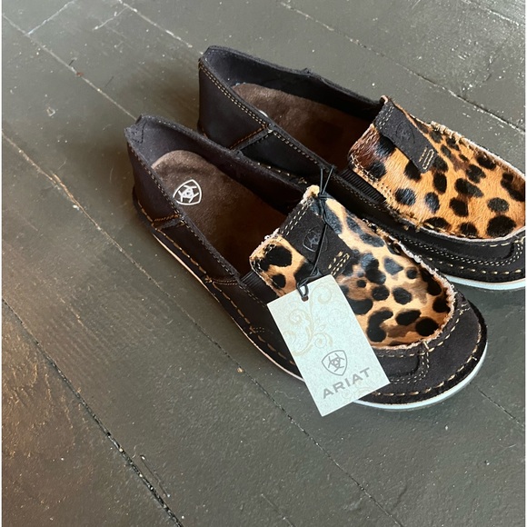 Women’s Ariat Crusier in chocolate suede lepord hair size 6.5 - Picture 4 of 9